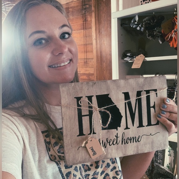 Meet your Posher, Southern Roots Resale - Picture 3 of 6